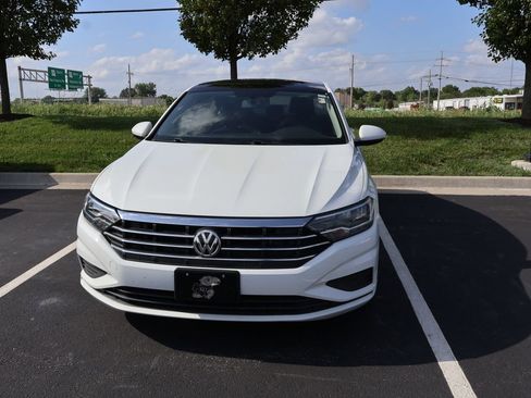 Used 2019 Volkswagen Jetta SE FWD image 2