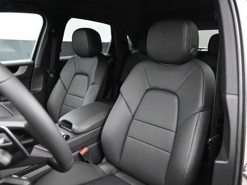 New 2026 Porsche Cayenne AWD/4WD image 5