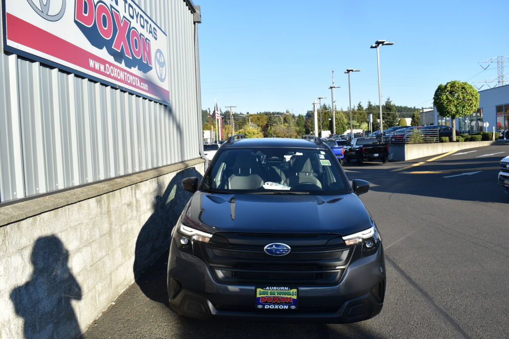 Used 2025 Subaru Forester AWD/4WD image 2