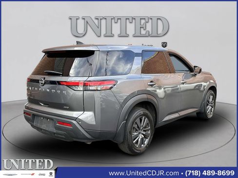 Used 2023 Nissan Pathfinder S image 3