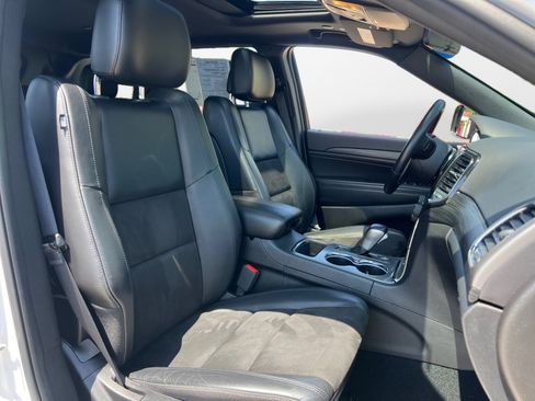 Used 2021 Jeep Grand Cherokee Laredo X image 9