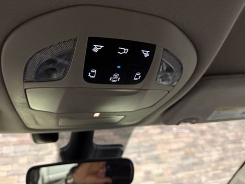 Used 2022 Chrysler Pacifica Touring-L image 28