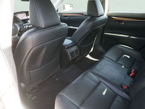 Used 2014 Lexus ES 350 w/ Luxury Package FWD image 12