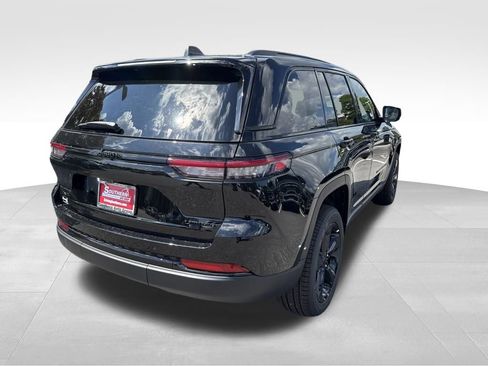 New 2025 Jeep Grand Cherokee Limited w/ Black Appearance Package image 5