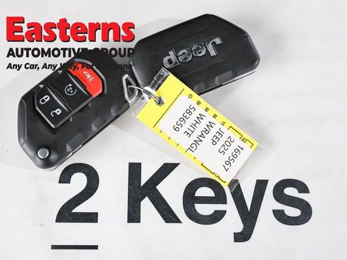Used 2025 Jeep Wrangler Unlimited Sahara AWD/4WD image 26