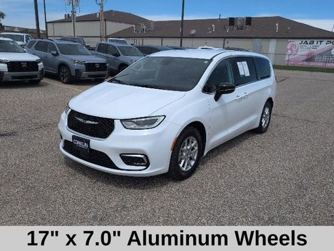 Used 2024 Chrysler Pacifica Touring-L FWD image 15
