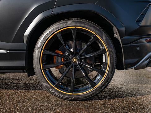 Used 2022 Lamborghini Urus image 35