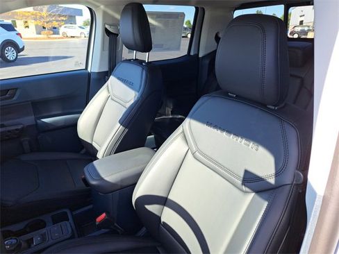 New 2025 Ford Maverick Lariat w/ Black Appearance Package image 31