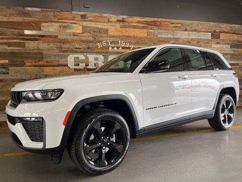 New 2026 Jeep Grand Cherokee Limited w/ Limited Altitude Package image 16