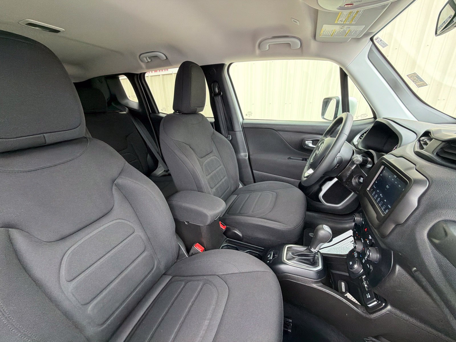 Used 2021 Jeep Renegade Latitude AWD/4WD image 8