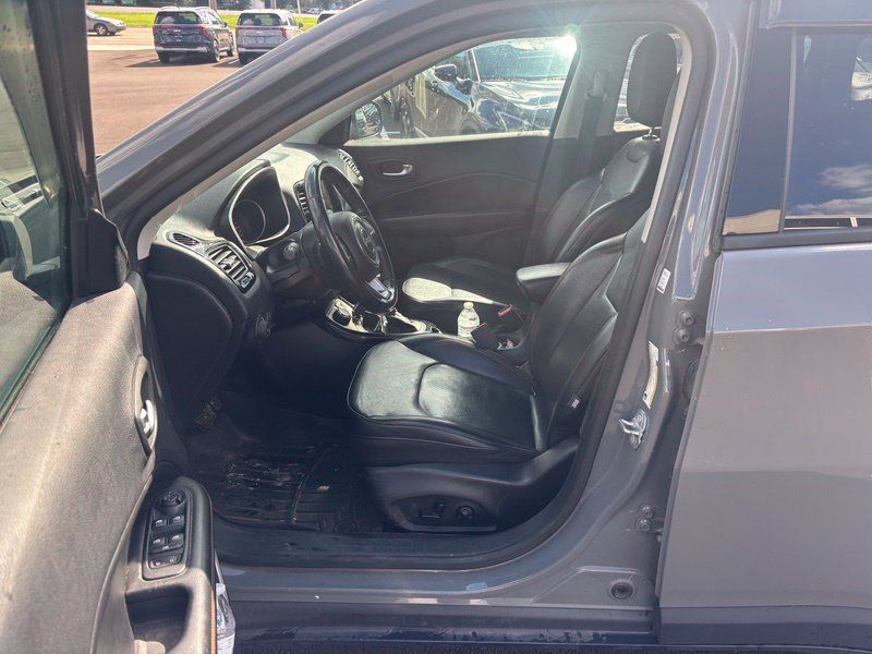 Used 2019 Jeep Compass Limited AWD/4WD image 9