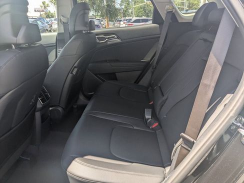 Used 2024 Kia Sportage EX image 14