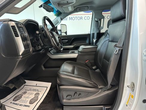 Used 2019 Chevrolet Silverado 2500 LTZ w/ Duramax Plus Package image 9