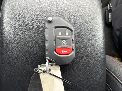 Used 2021 Jeep Gladiator Mojave w/ Cold Weather Group image 22