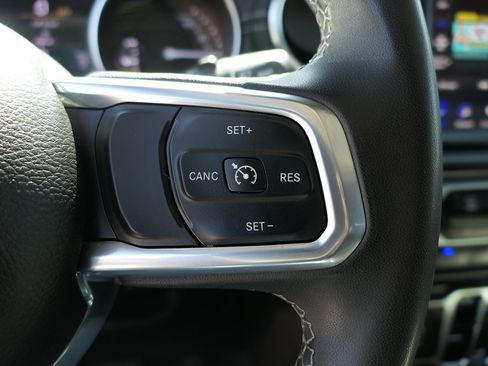 Used 2023 Jeep Wrangler Unlimited Sahara AWD/4WD image 16