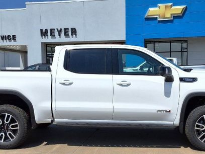 New 2025 GMC Sierra 1500 AT4 w/ AT4 Premium Package
