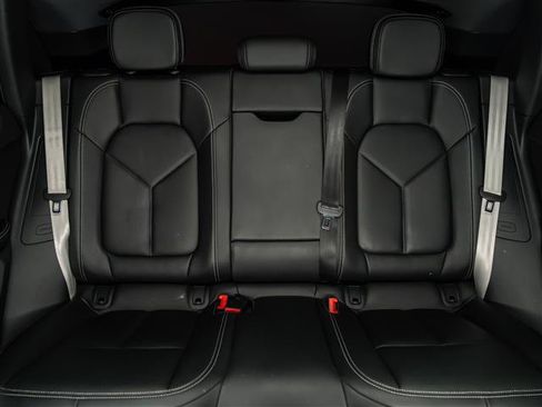 Certified 2026 Porsche Macan AWD/4WD image 31