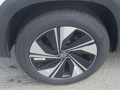 New 2026 Volkswagen Taos SE