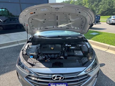 Used 2020 Hyundai Elantra SE FWD image 25