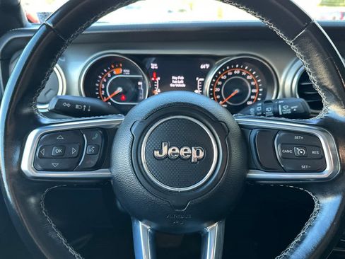 Used 2022 Jeep Wrangler Unlimited Sahara image 25
