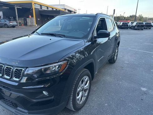 Used 2025 Jeep Compass Latitude image 1