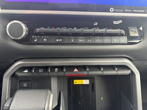 Used 2022 Toyota Tundra Platinum image 28