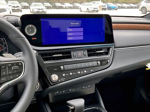 New 2025 Lexus ES 350 image 9