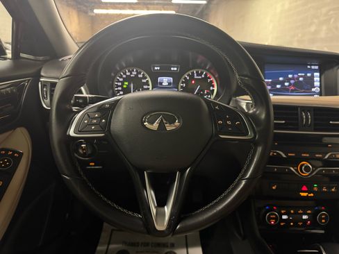 Used 2018 INFINITI QX30 Premium w/ Navigation Package image 10