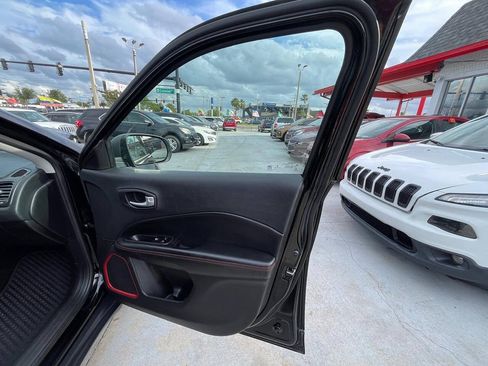 Used 2019 Jeep Compass Trailhawk w/ Cold Weather Group AWD/4WD image 3
