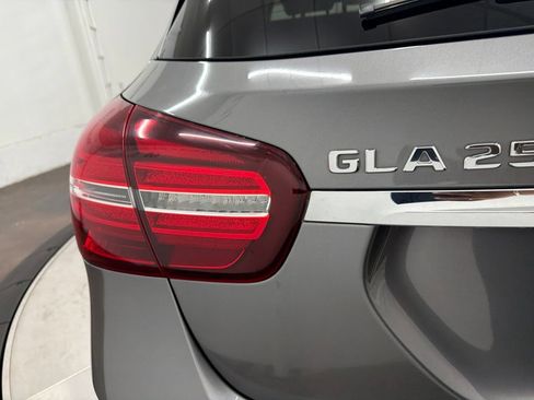 Certified 2018 Mercedes-Benz GLA 250 4MATIC image 11