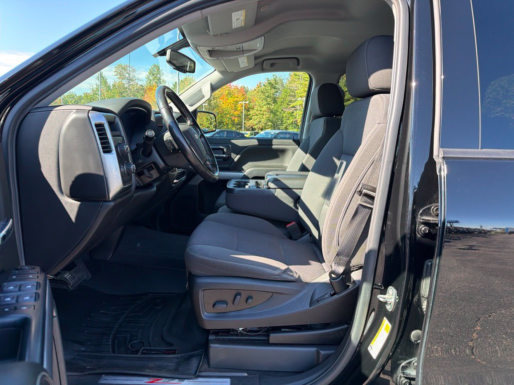 Used 2018 Chevrolet Silverado 1500 LT w/ All Star Edition AWD/4WD image 28