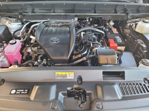 Certified 2024 Toyota Highlander LE AWD/4WD image 34