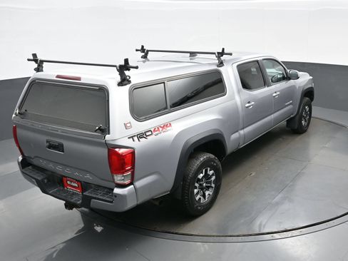 Used 2018 Toyota Tacoma TRD Off-Road w/ Technology Package AWD/4WD image 37