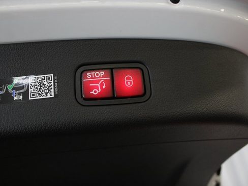 New 2025 Mercedes-Benz GLC 350e 4MATIC image 8