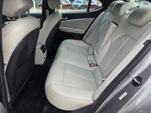Used 2025 Genesis G70 2.5T RWD image 5