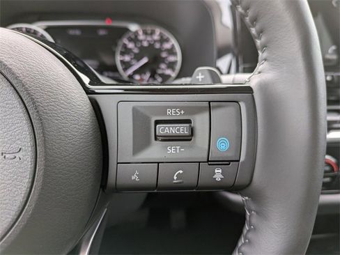 Used 2024 Nissan Pathfinder SL w/ Black Appearance Package image 29