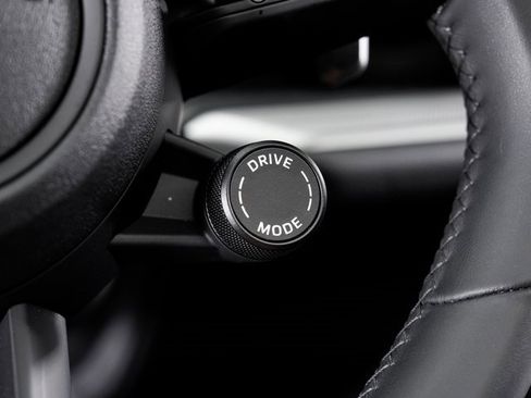 Used 2025 Porsche Cayenne image 16