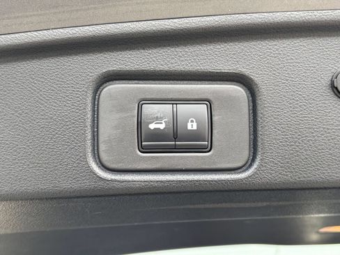 Used 2025 Nissan Pathfinder SV FWD image 16