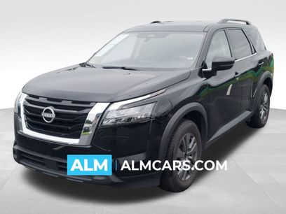 Used 2024 Nissan Pathfinder SV