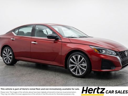 Used 2025 Nissan Altima 2.5 SV image 1