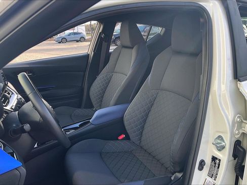 Used 2020 Toyota C-HR XLE image 29