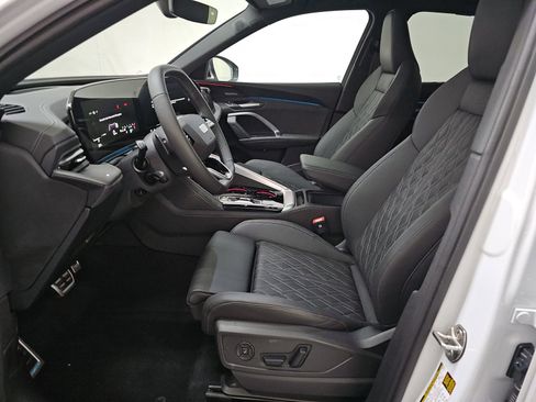 Used 2025 Audi SQ5 Premium Plus w/ Premium Plus Package image 3