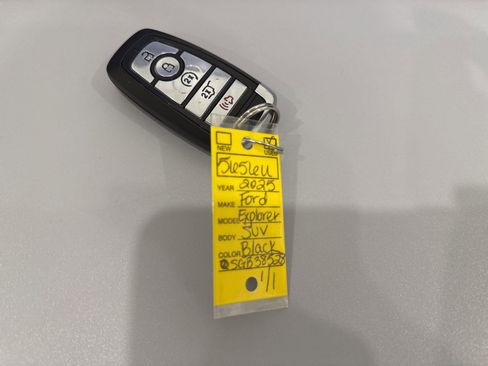 Used 2025 Ford Explorer ST-Line w/ ST-Line Street Pack image 31