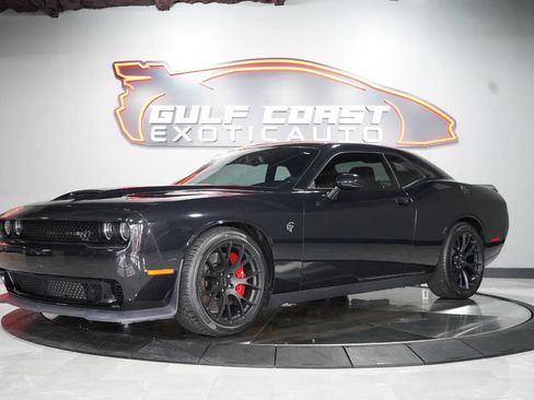 Used 2015 Dodge Challenger SRT Hellcat image 3