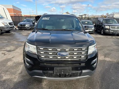 Used 2017 Ford Explorer XLT w/ Equipment Group 202A image 11
