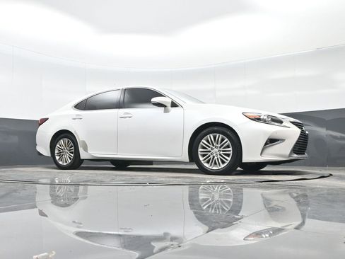 Used 2016 Lexus ES 350 w/ Premium Package w/Wood Trim image 32