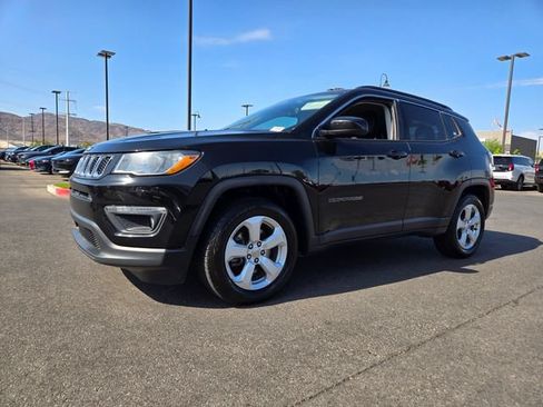 Used 2018 Jeep Compass Latitude w/ Popular Equipment Group FWD image 2
