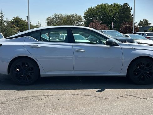 Used 2023 Nissan Altima 2.5 SR FWD image 4