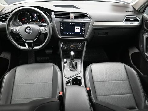 Used 2020 Volkswagen Tiguan SE image 17