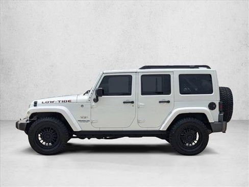 Used 2017 Jeep Wrangler Unlimited Sahara w/ Connectivity Group AWD/4WD image 9